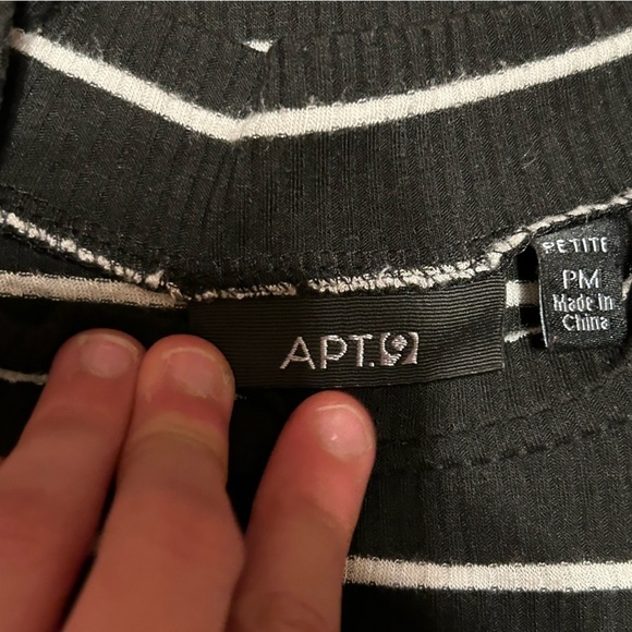 Apt. 9 women’s black striped tank top - Picture 3 of 5